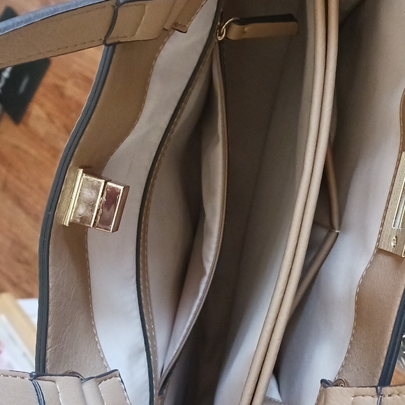 Handbag - Picture 2 of 4